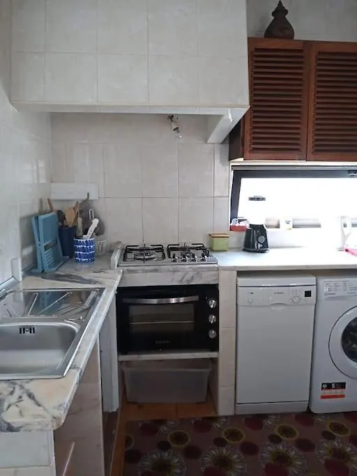 Traditional House With 2 Floors - 5 Minutes From Beach 塞勒玛